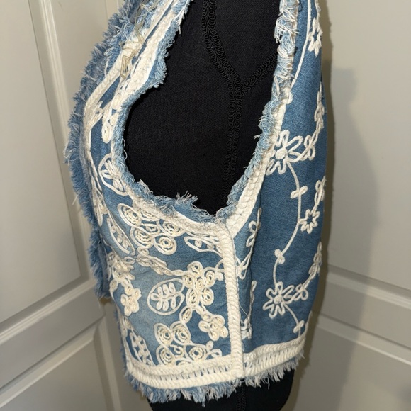 Elegant Blue and White Embroidered denim Vest - Picture 3 of 5